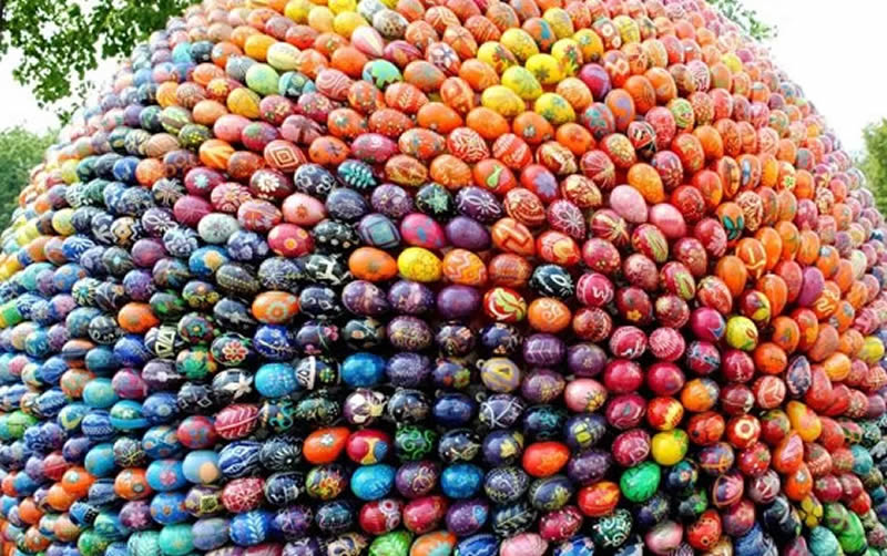 Fotos von den schönen Eiern, den Pysanky, hergestellt in der Ukraine